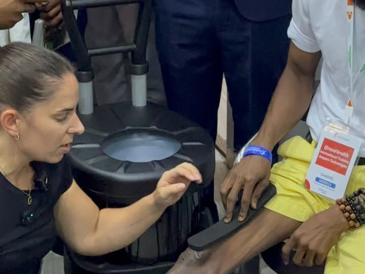 Amparo trainer fitting a patient in the MagiCast socket-casting system